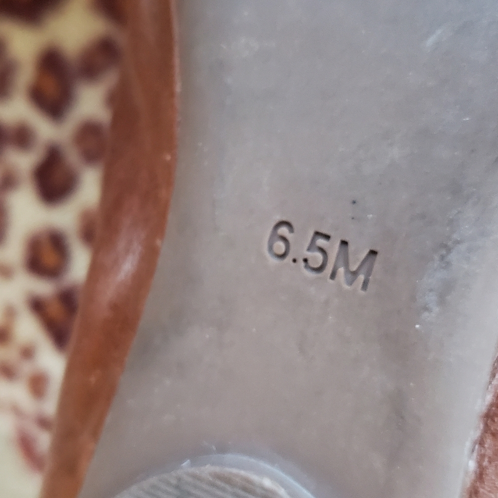 Tory Burch Noel Buckle Toe Desgn/Brown and Black Size W Dust Bag 6.5 MβοΈπ€π€βοΈ - Picture 3 of 5